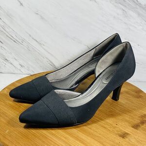 Naturalizer Stricker Micron Black Pointed Toe Pump Heel 7.5M. Heel 3”